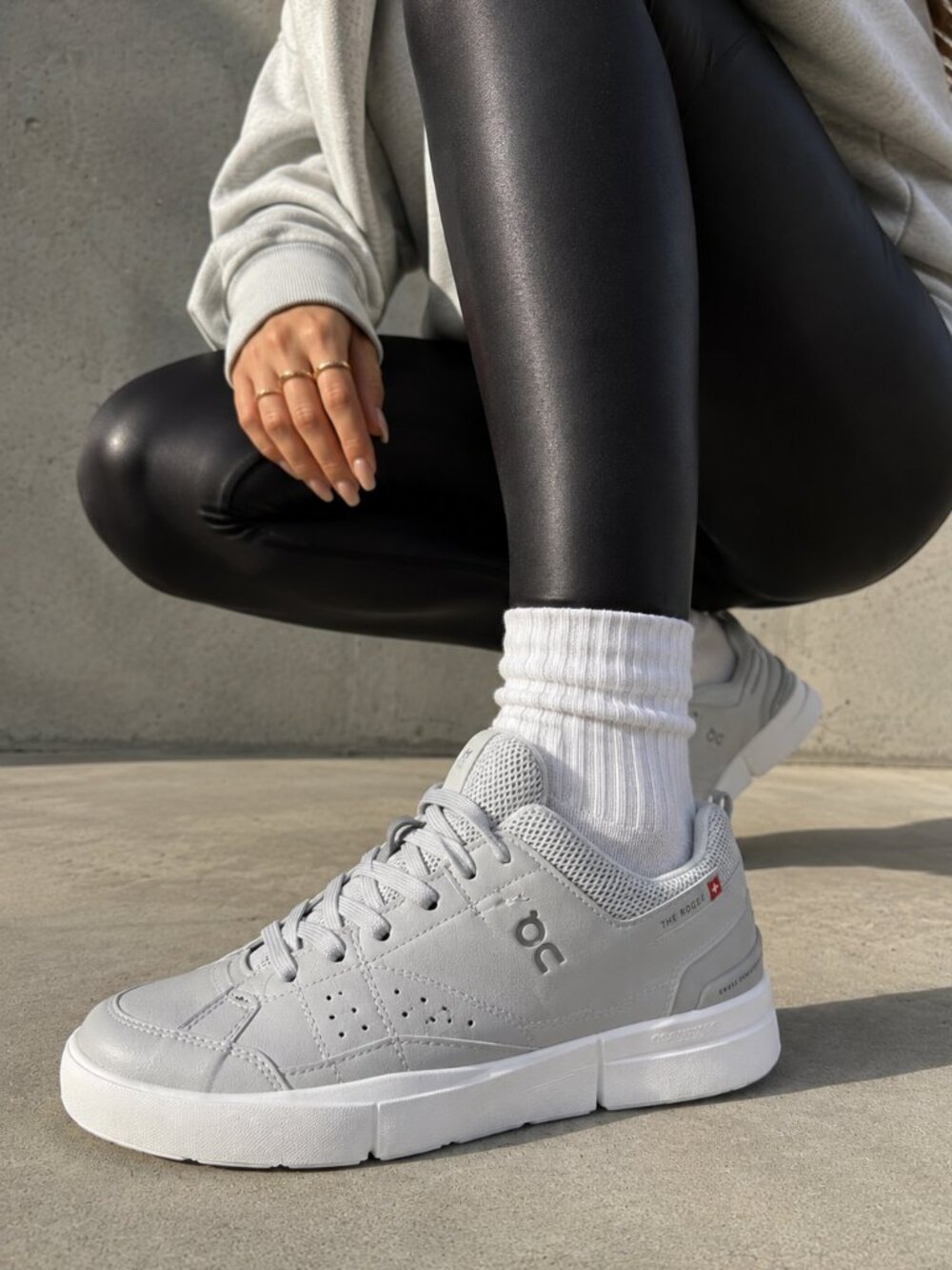 NEW IN BOX - ON CLOUD! WOMEN'S 5.5